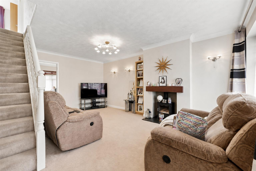 House in Stanford-le-Hope, Essex - View 2