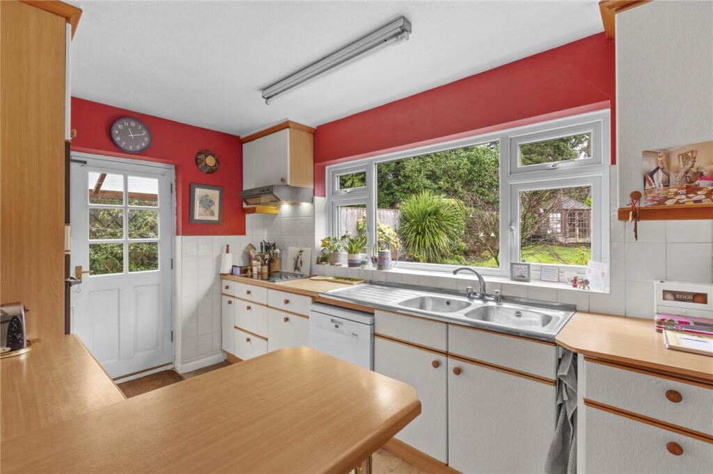 House in Buckinghamshire, Beaconsfield - More