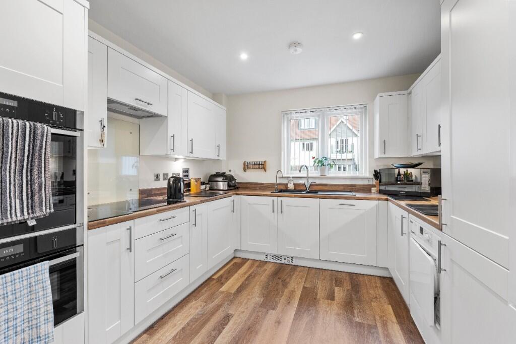 Bishops Manor, Collier Gardens, Austin Heath, Warwick, Warwickshire, CV34 photo 3