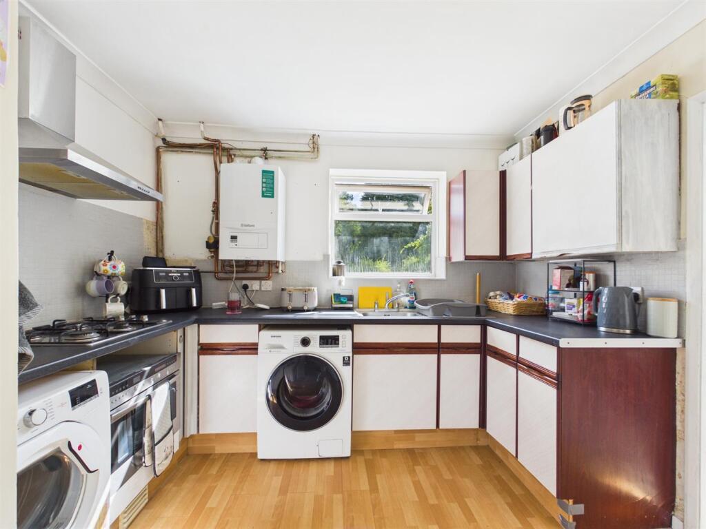 House in Croydon - View 3