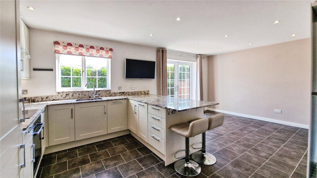 House in Binfield, Bracknell Forest - View 5