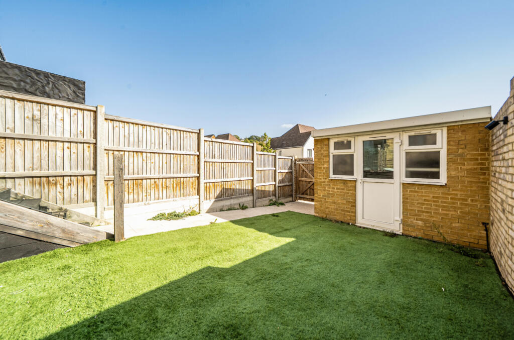 House in Dartford, Castle Hill, Ebbsfleet Valley - More