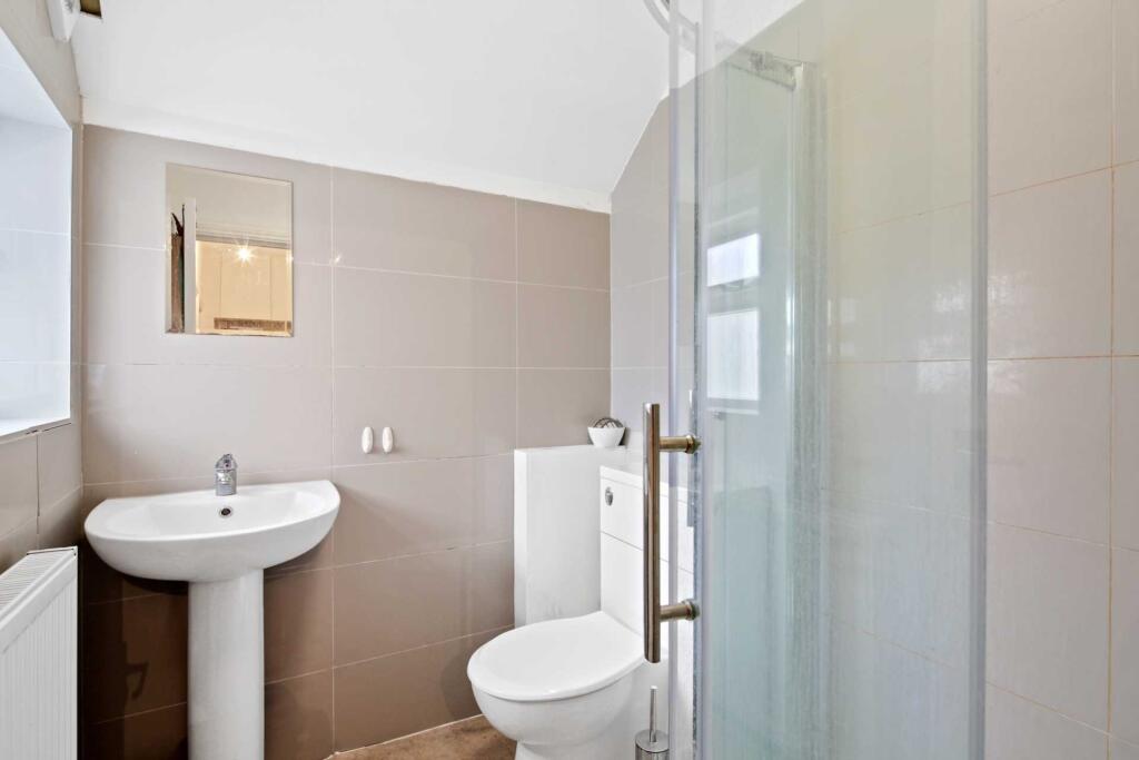 3 bedroom maisonette for rent