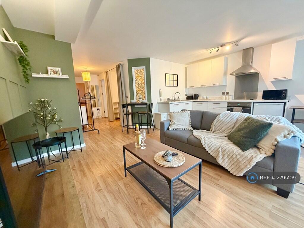 Apartment in Nottingham, Nottinghamshire - View 3