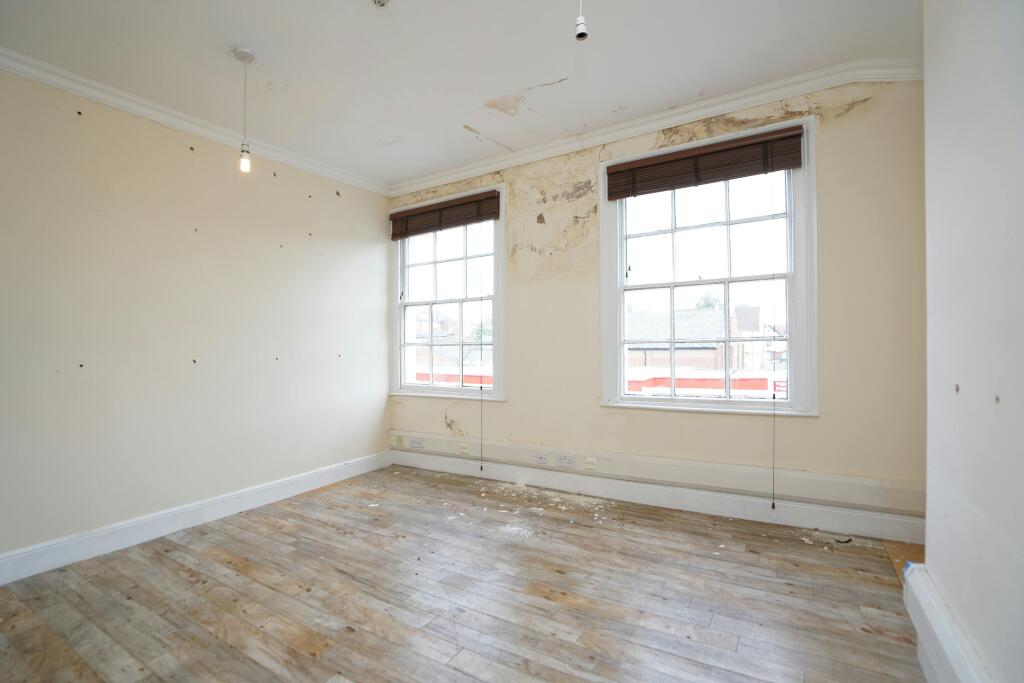 Tavistock St & Claren St - Upstairs office space-23.jpg