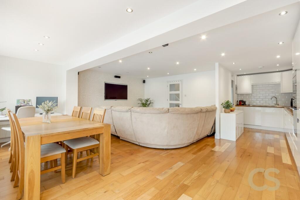 House in Broxbourne, Hertfordshire - View 5