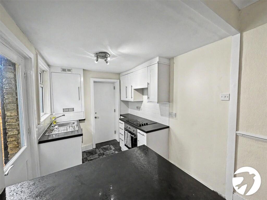 House in Chatham, Medway - View 4