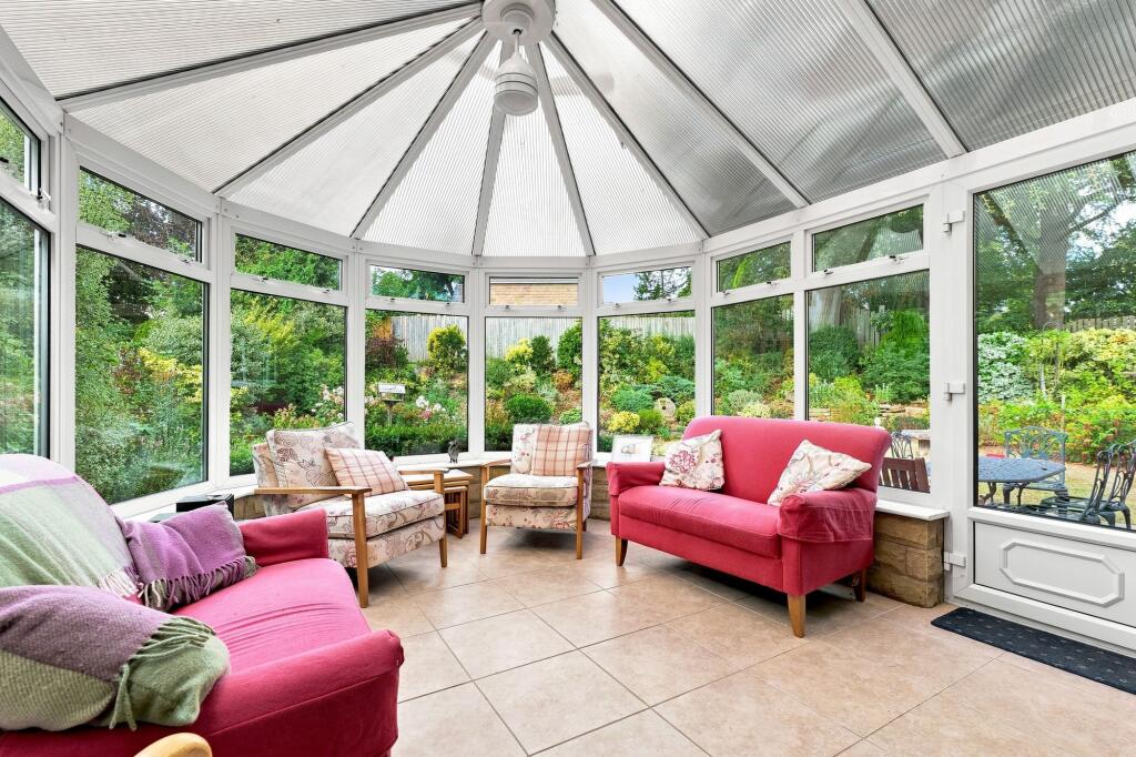 House in Chesterfield, Brampton - View 3