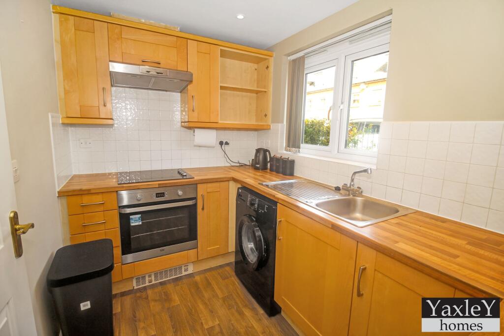 Hawkes Road, Witham photo 4