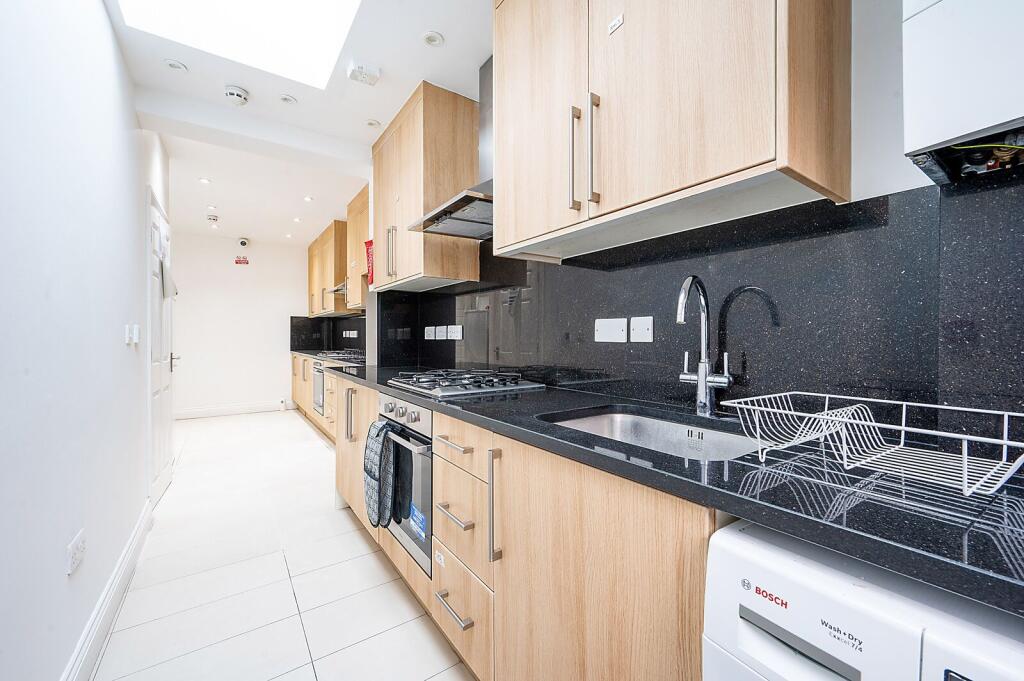 House in London - View 5