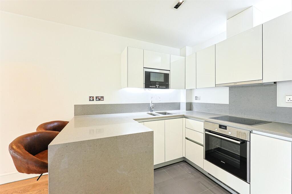 Longfield Avenue, Ealing, W5 photo 4