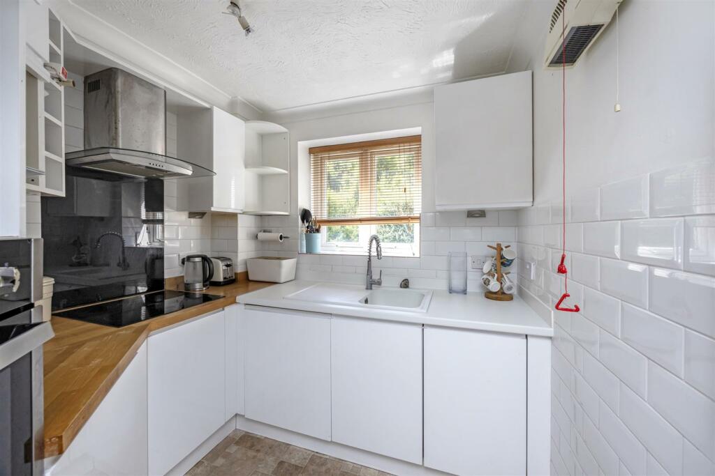 London Road, Patcham, Brighton photo 2