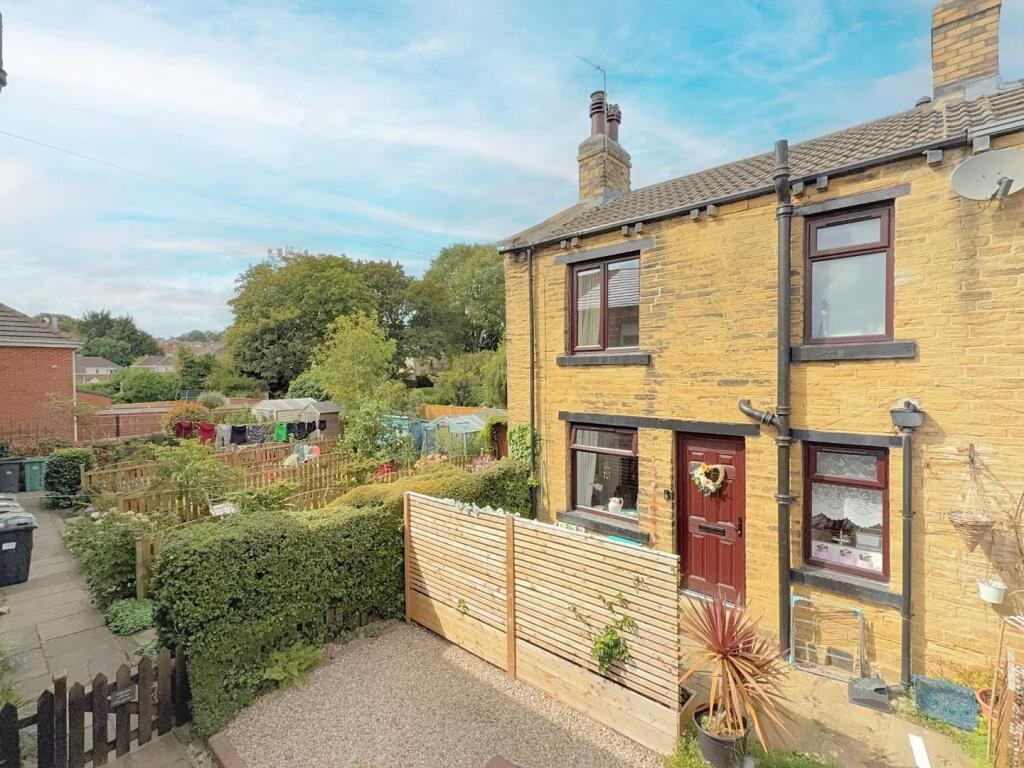 1-bed terraced on Littlemoor Road, Pudsey, £150,000