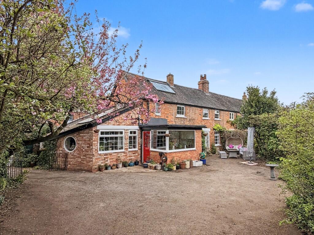 Main image of property: 2a Church Street, Clifton Upon Dunsmore, CV23 0BP