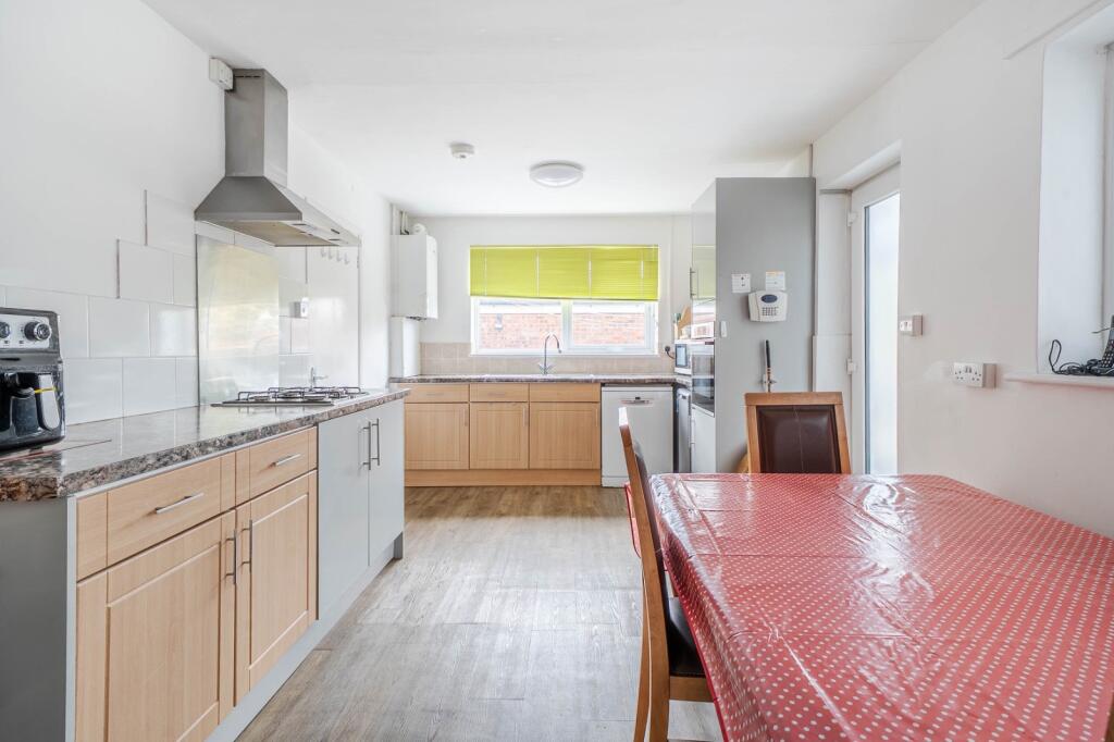 House in Dunstable, Downside, Central Bedfordshire - View 5
