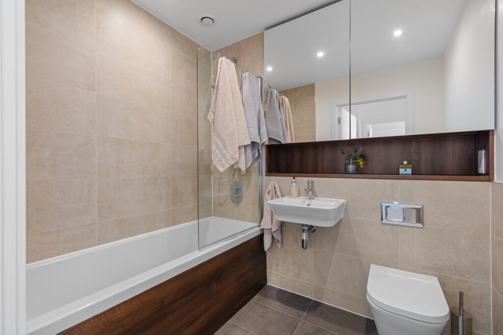 Apartment in London, Royal Borough of Greenwich - More