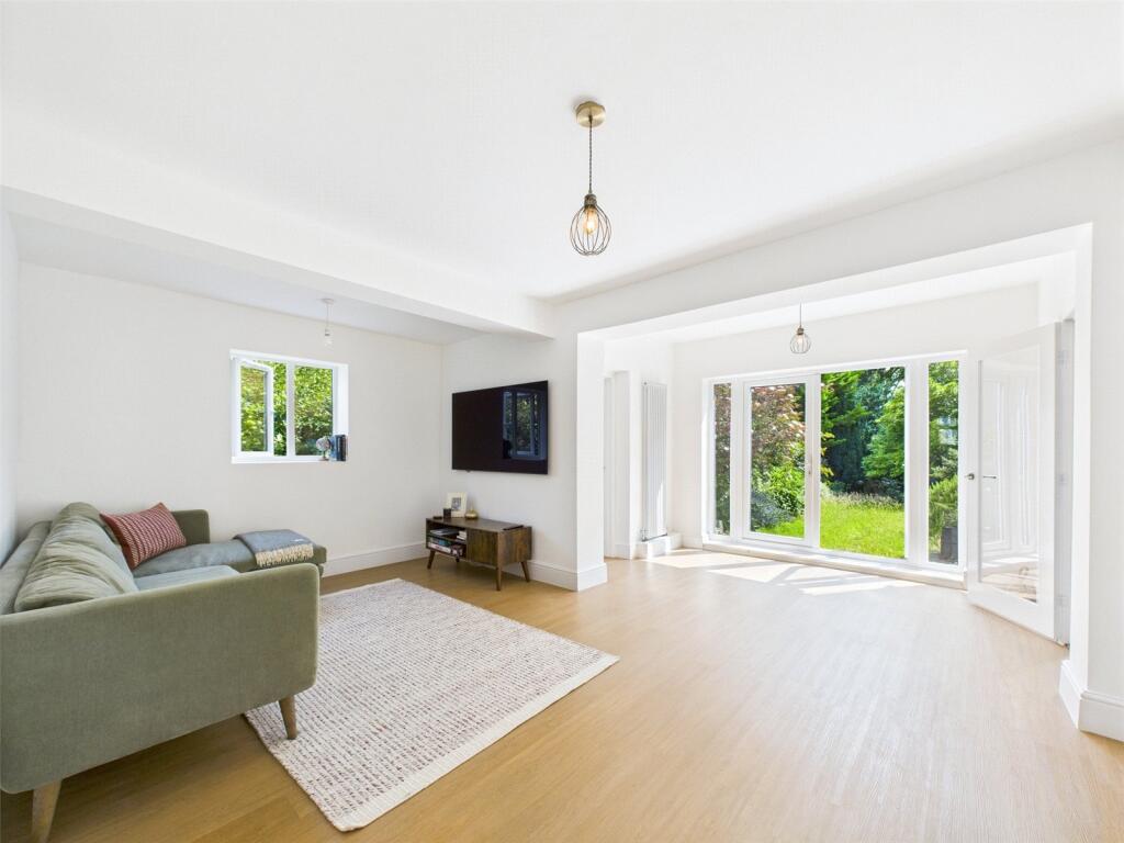 Charles Avenue, Lenton Abbey, Beeston, Nottingham, NG9 photo 2