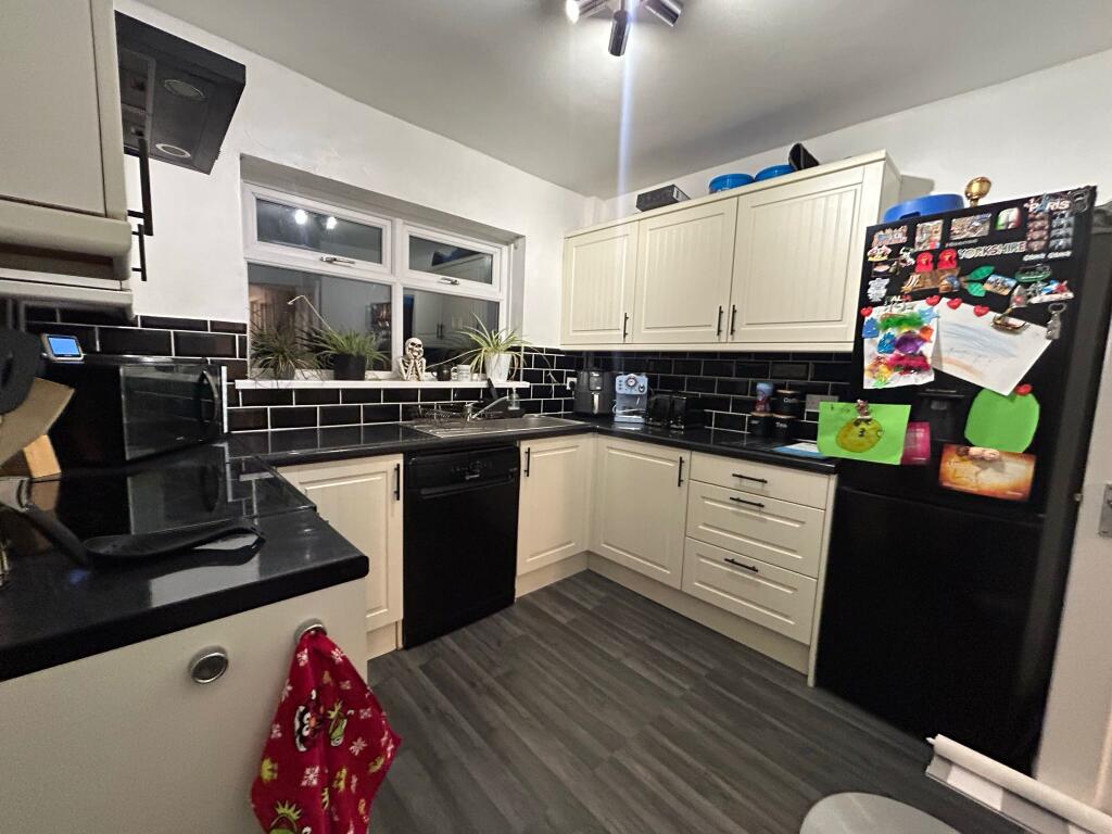Wakefield Road, Barnsley photo 3