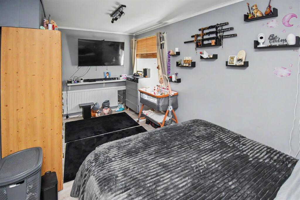 NN18 Minden Close, Corby - More