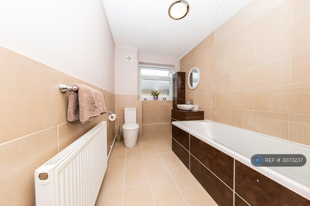 Apartment in Enfield - More