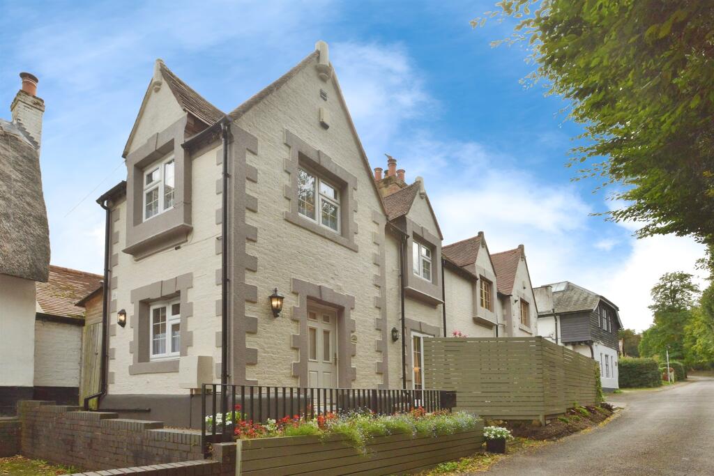 2-bed semi-detached on Woburn Lane, Aspley Guise, Milton Keynes, £375,000