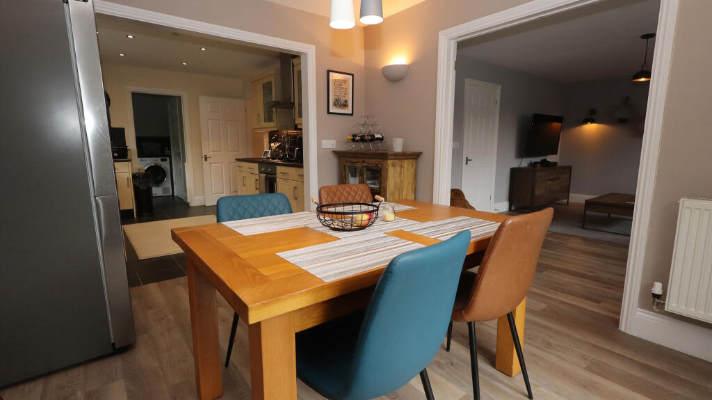 House in Glastonbury, Somerset - View 2