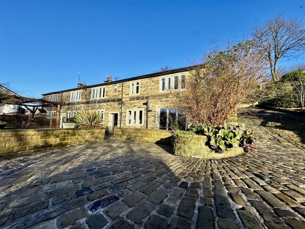 4-bed house on Copley Lane, Lower Skircoat, Halifax, £550,000