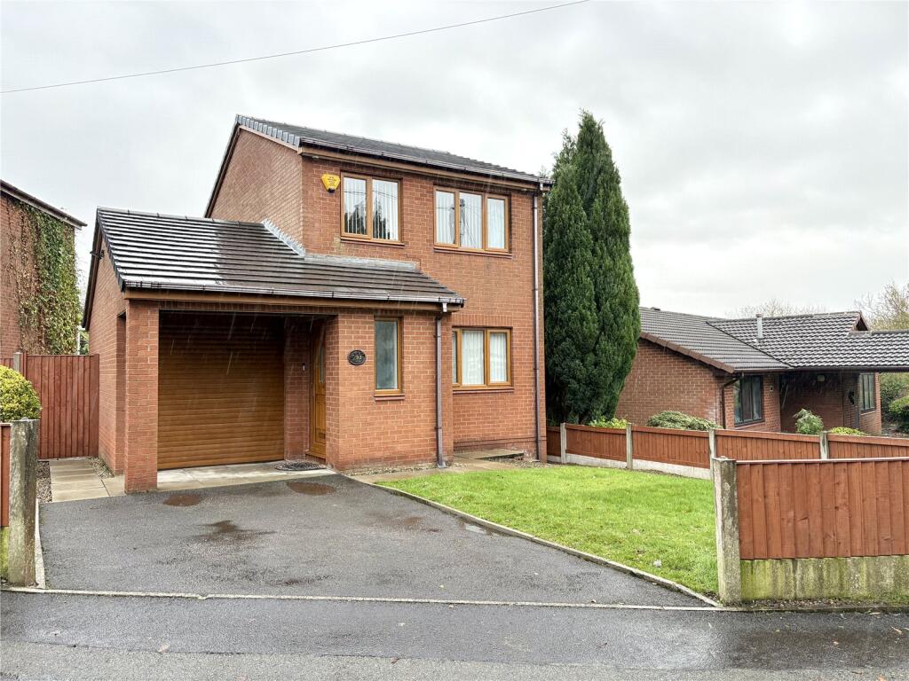 3-bed detached on Warren Lane, Oldham, Greater Manchester, OL8, £280,000
