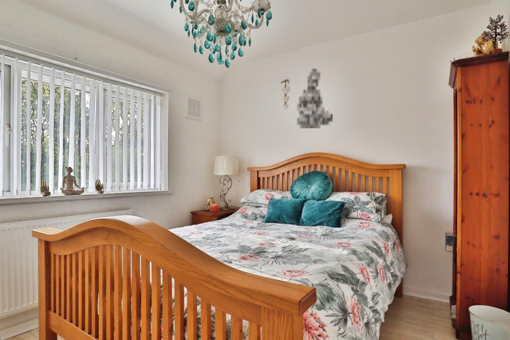 House in Leeds, Mill Green, Swarcliffe - More