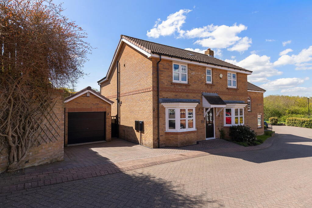 Main image of property: Briarwood Gardens, Sunnyside, Rotherham, S66 3XR