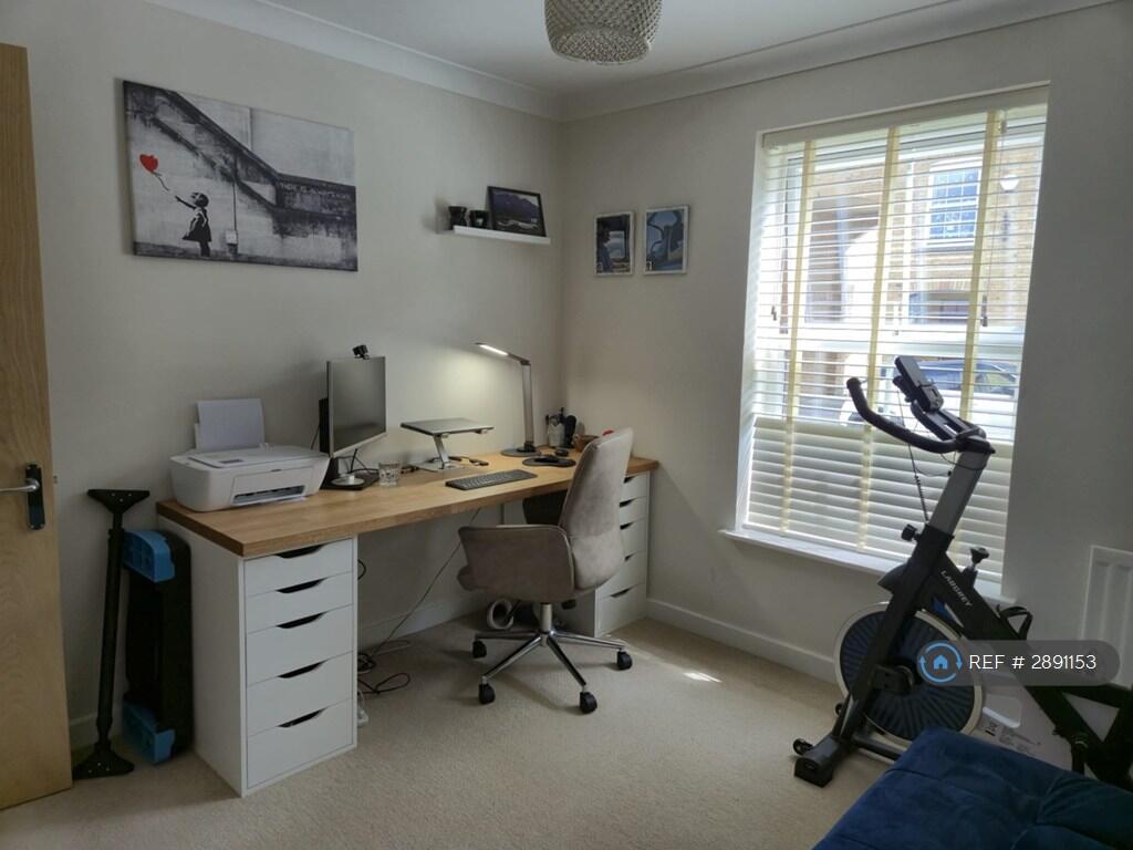 Apartment in Reading - View 5