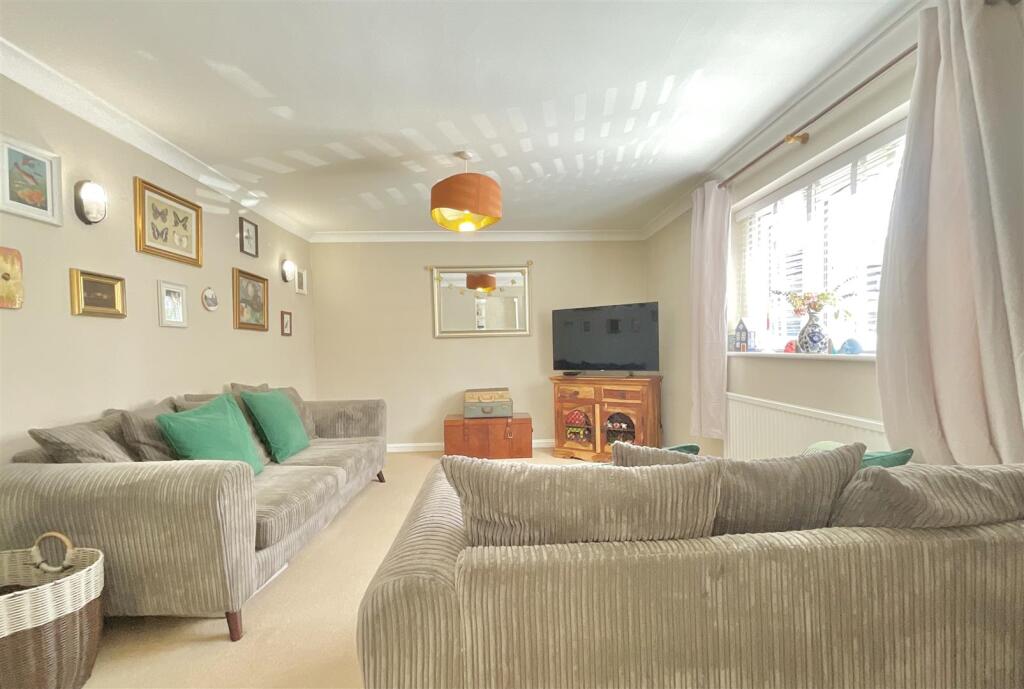 Central Cirencester photo 2