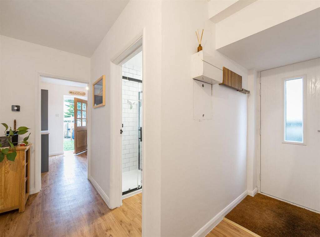 Apartment in London, Brondesbury Park, Brondesbury - View 4