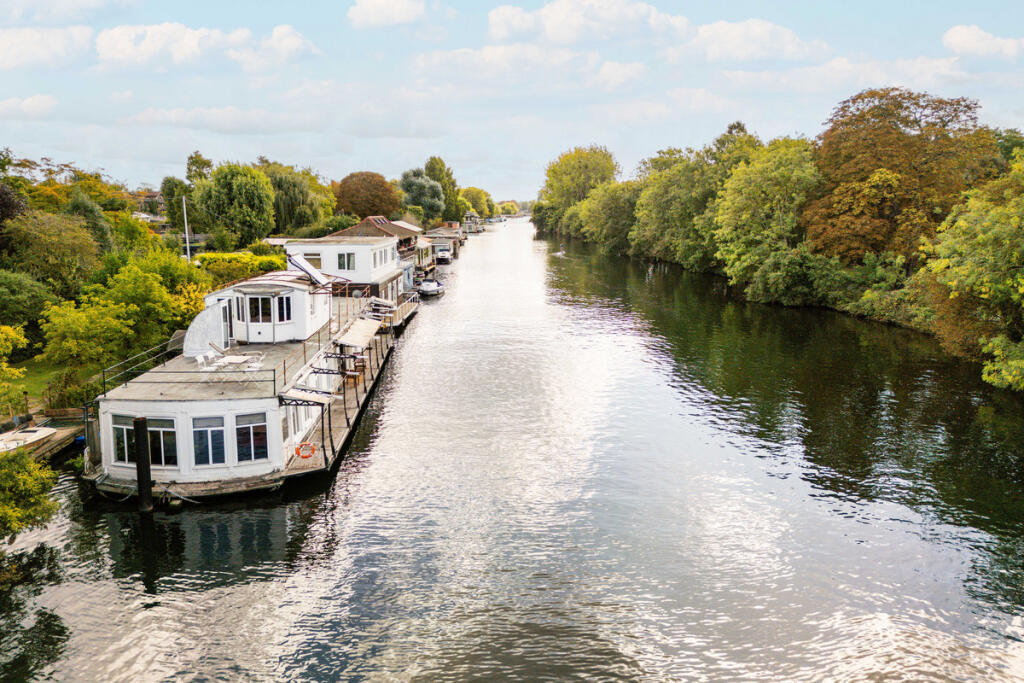 Main image of property: Taggs Island, Hampton, TW12