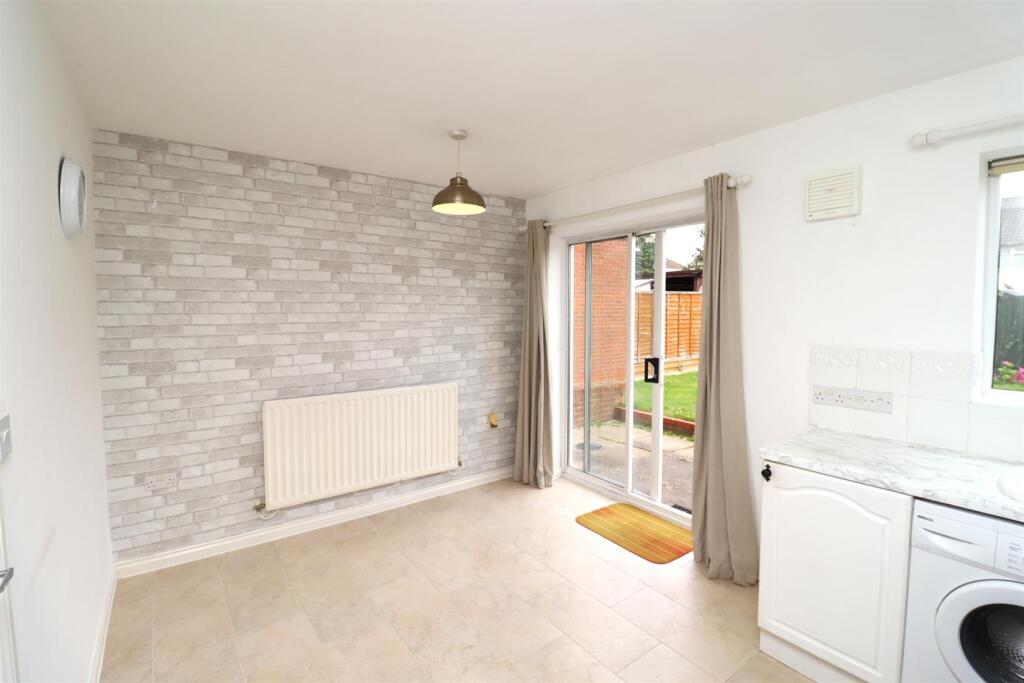 House in Nuneaton and Bedworth, Bedworth Hill - View 3