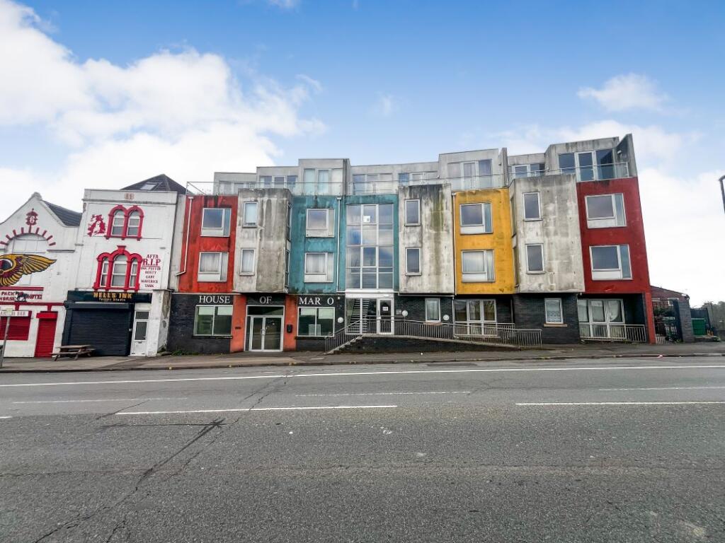 Main image of property: Flat 1 Tempera, 152 Lawrence Hill, Bristol, Avon, BS5 0DN