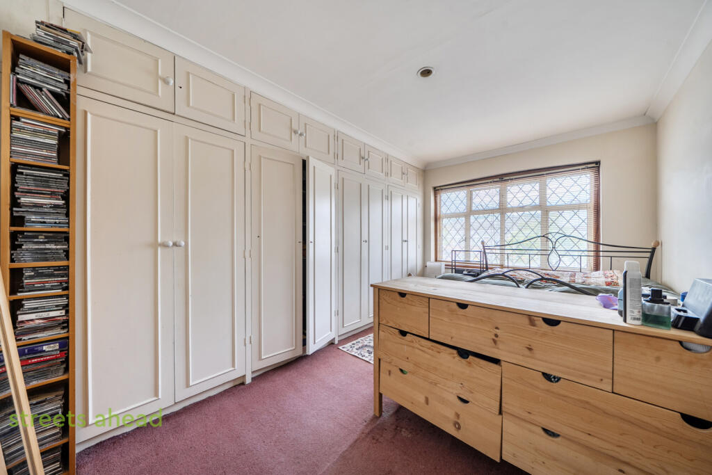 House in Croydon - View 4