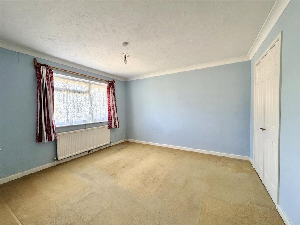 2, Oak Gardens, Everton, Lymington, Hampshire, SO41 photo 4
