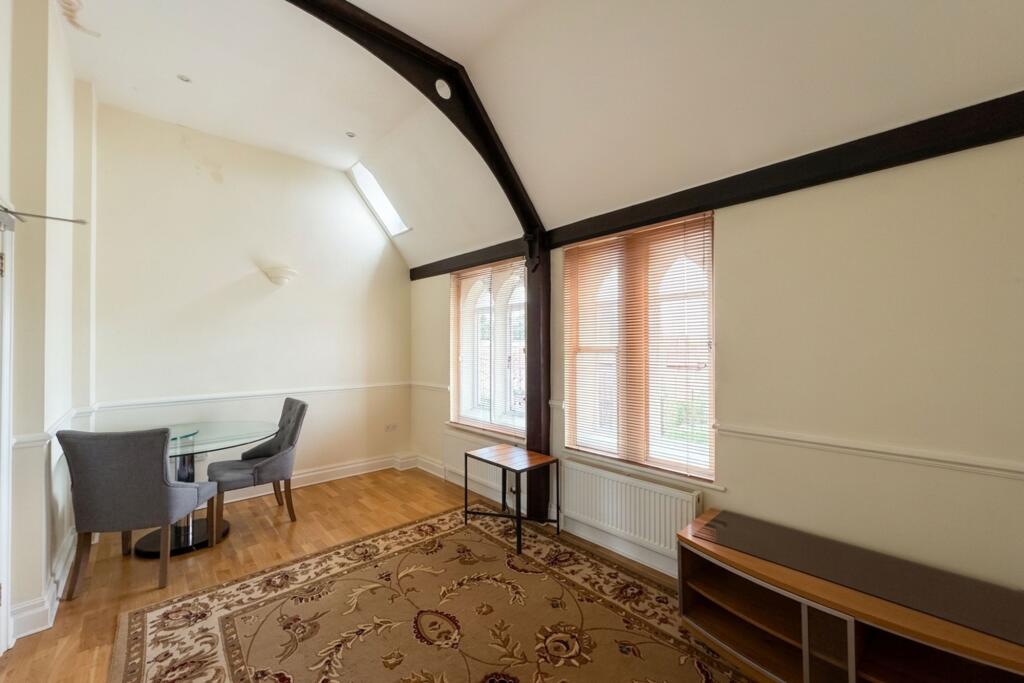Apartment in Windsor - View 5