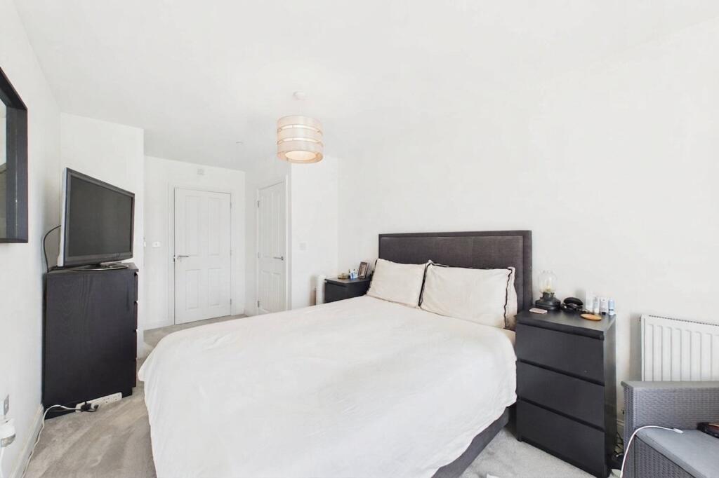 Apartment in Reading - View 5
