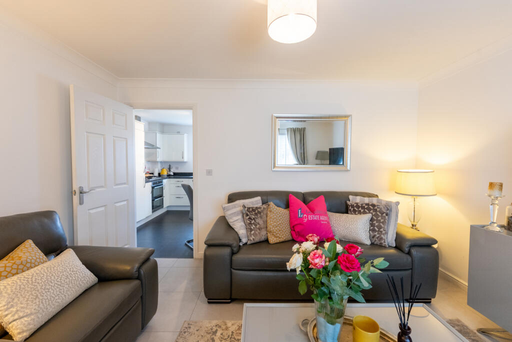 House in Motherwell, North Lanarkshire - More