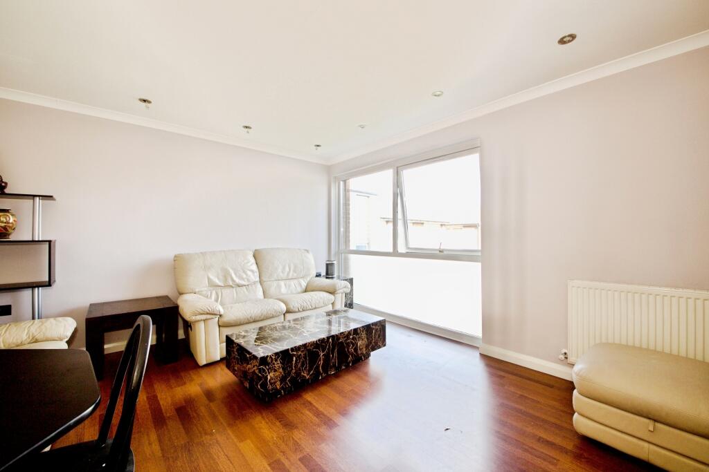 1, Mintern Close photo 3