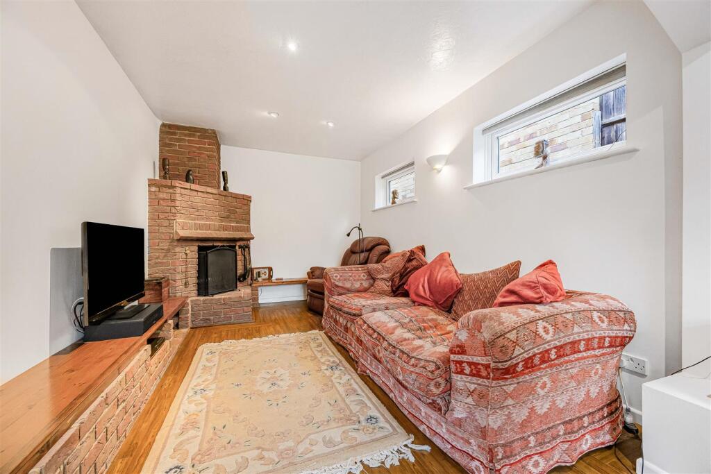 Jordan Close, Caversham, Reading photo 2