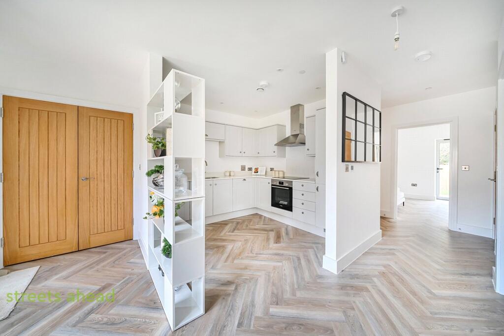 House in Croydon - View 4