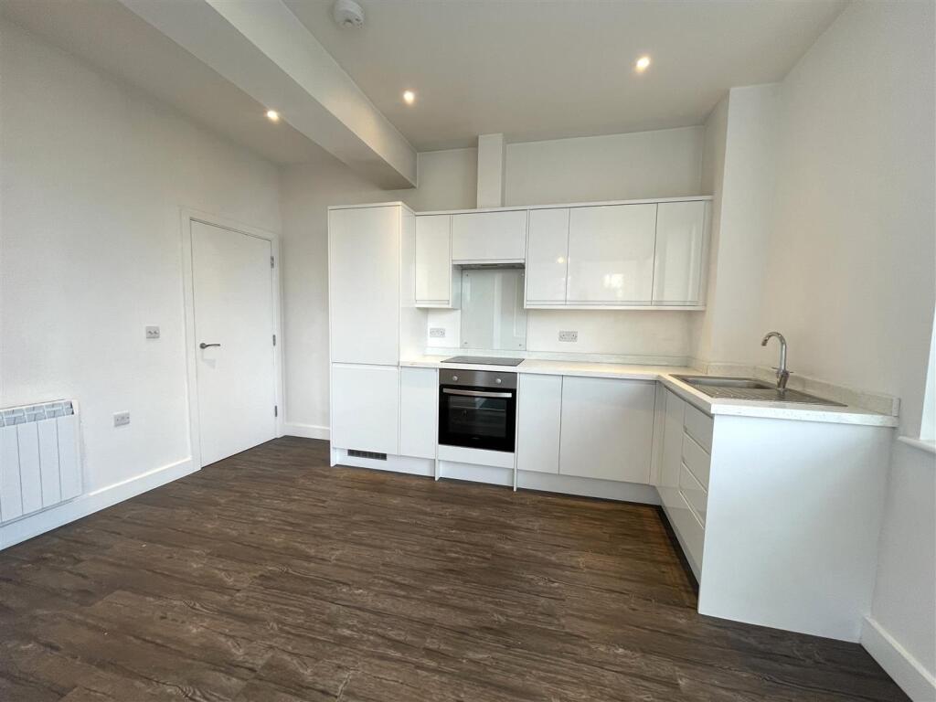 Apartment in Worthing, West Sussex - View 3