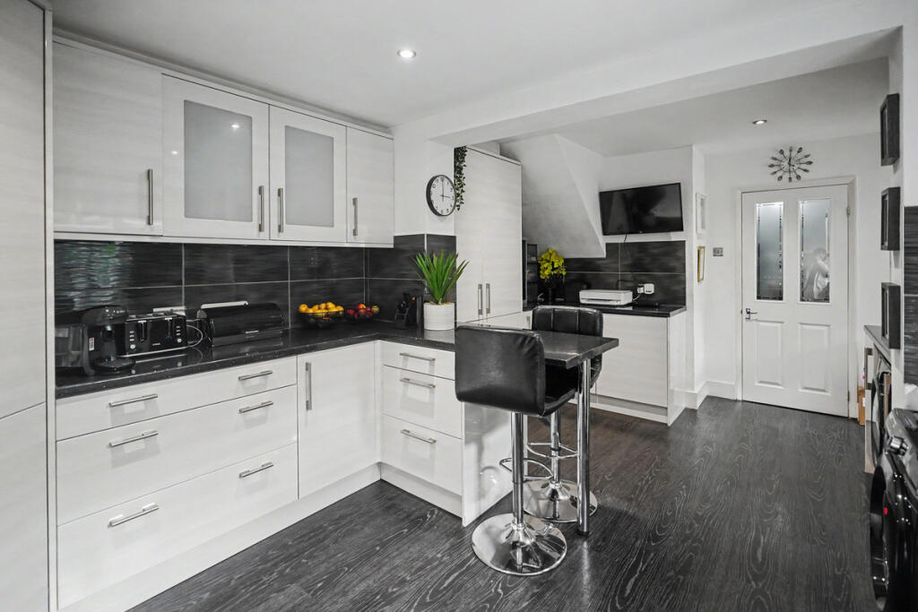 Lavenham Close, Watermeadow, Northampton, NN3 8PW photo 3