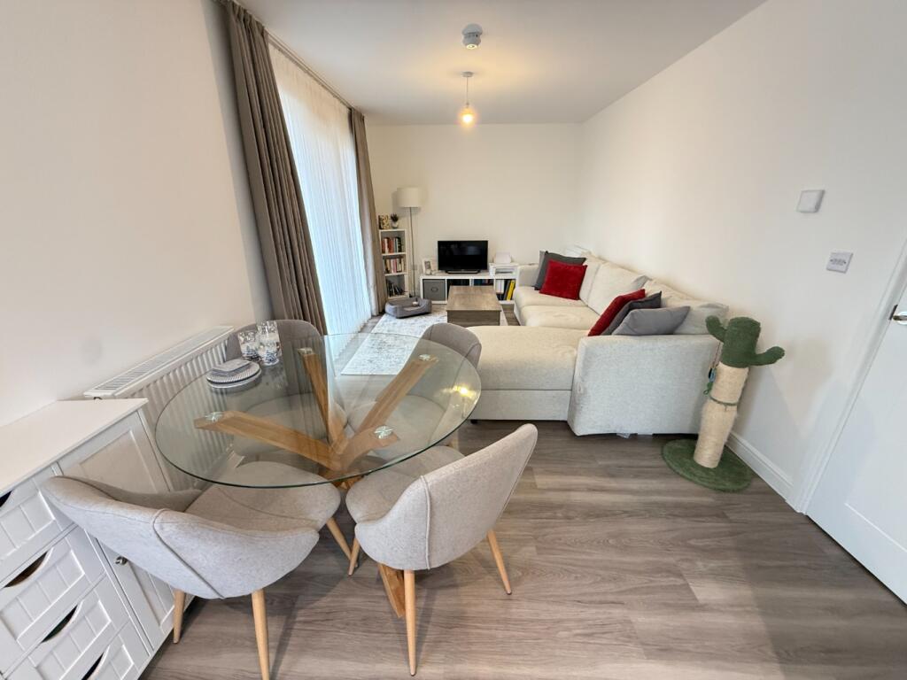 Apartment in Houghton Regis, Central Bedfordshire - View 3