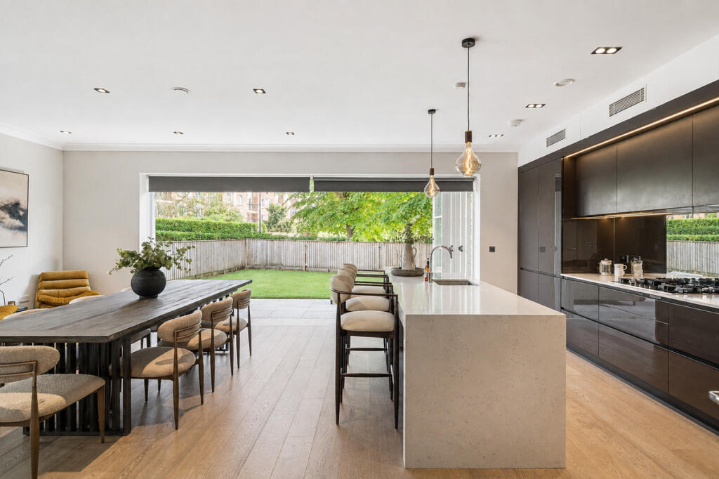House in London - View 5
