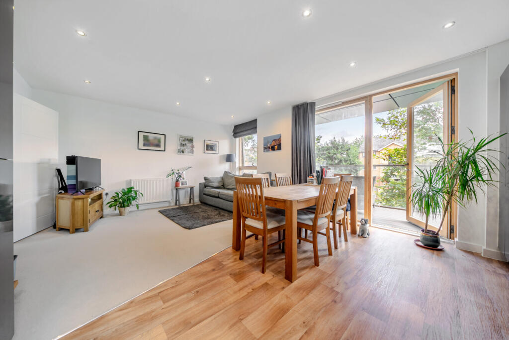 Apartment in London - View 3