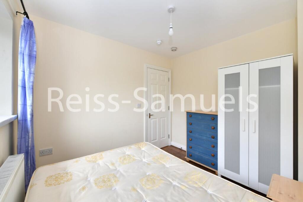 6 bedroom semi-detached house for rent